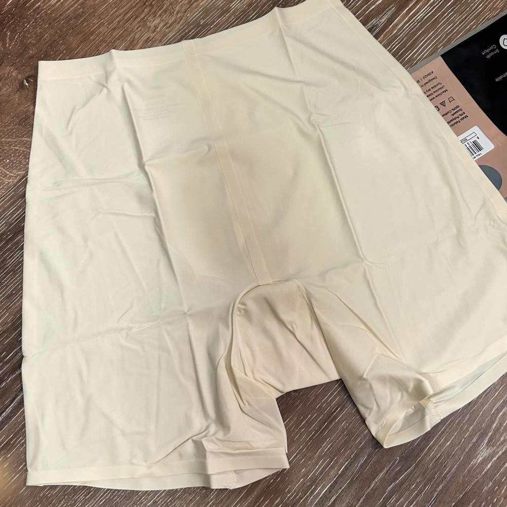 💜Shapermint Cream Shapewear Seamless Mid-Waist Short